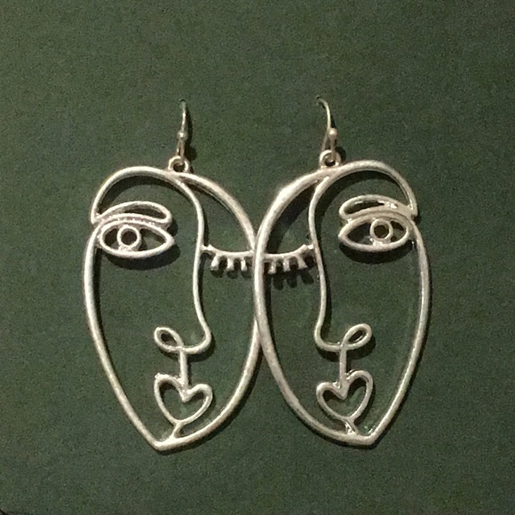Jewelry - 🔥FLASH SALE Winky Face Earrings